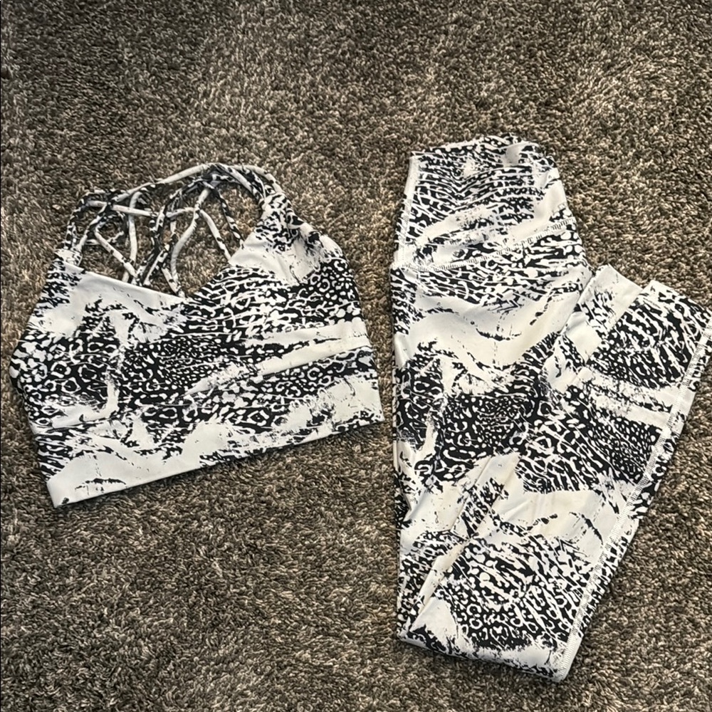 Lorna Jane Black and White Activewear Set